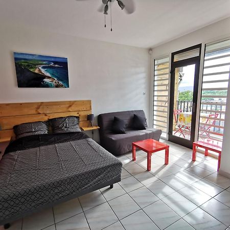 Appartement Vue Mer Et Montagne A 100M De La Plage Le Gosier  Kültér fotó