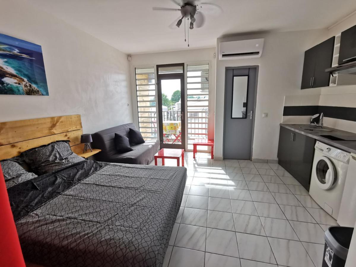 Appartement Vue Mer Et Montagne A 100M De La Plage Le Gosier  Kültér fotó